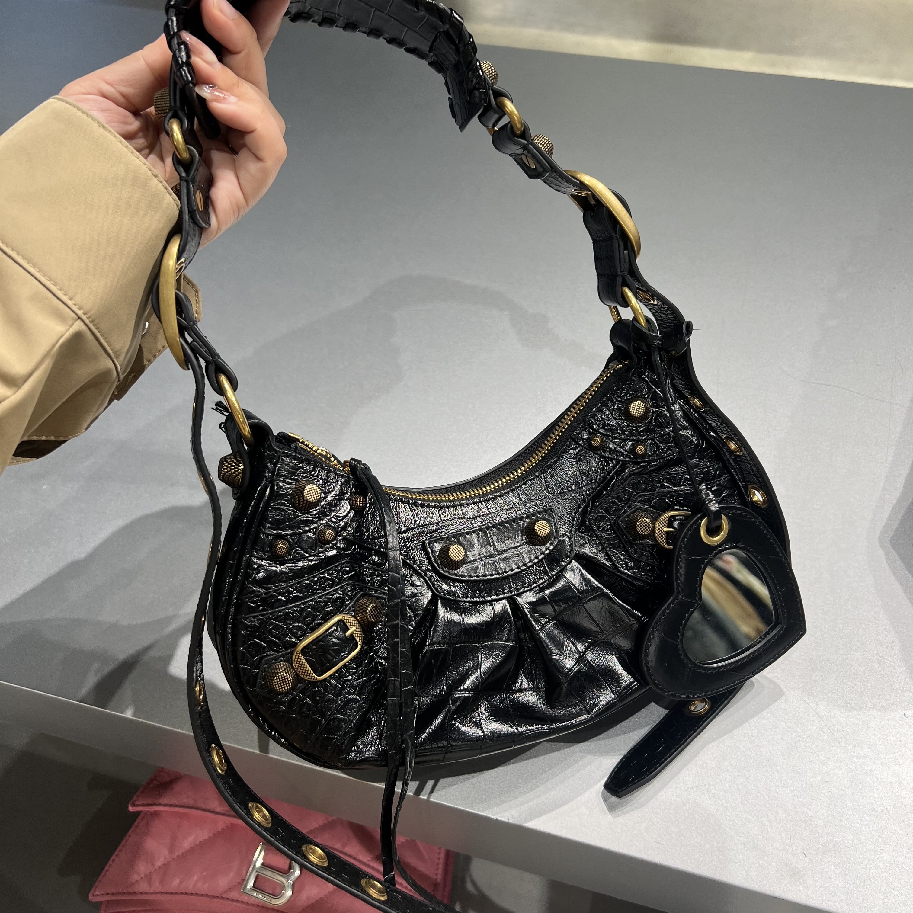 【バレンシアガ】セール！LE CAGOLE クロコ型押し