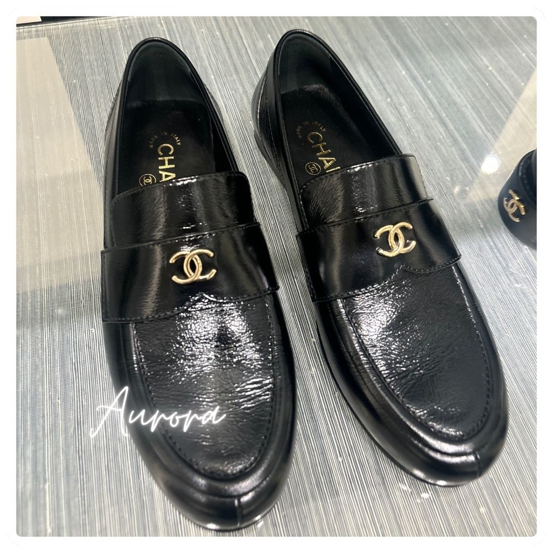 関税無_品格の足元_後ろも注目_CHANEL_ローファー_フラット_黒