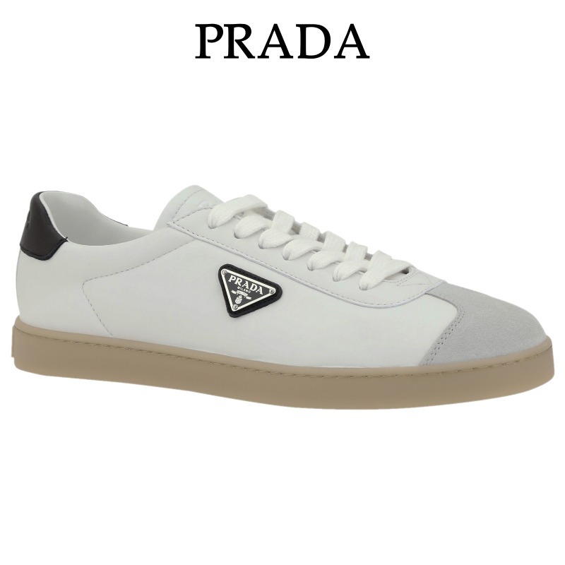 【PRADA】ロゴ入りスニーカー
