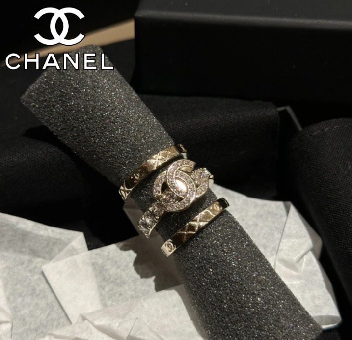 《大人気☆》CHANEL ゴールド リング 指輪 CCロゴ 3連 ストラス