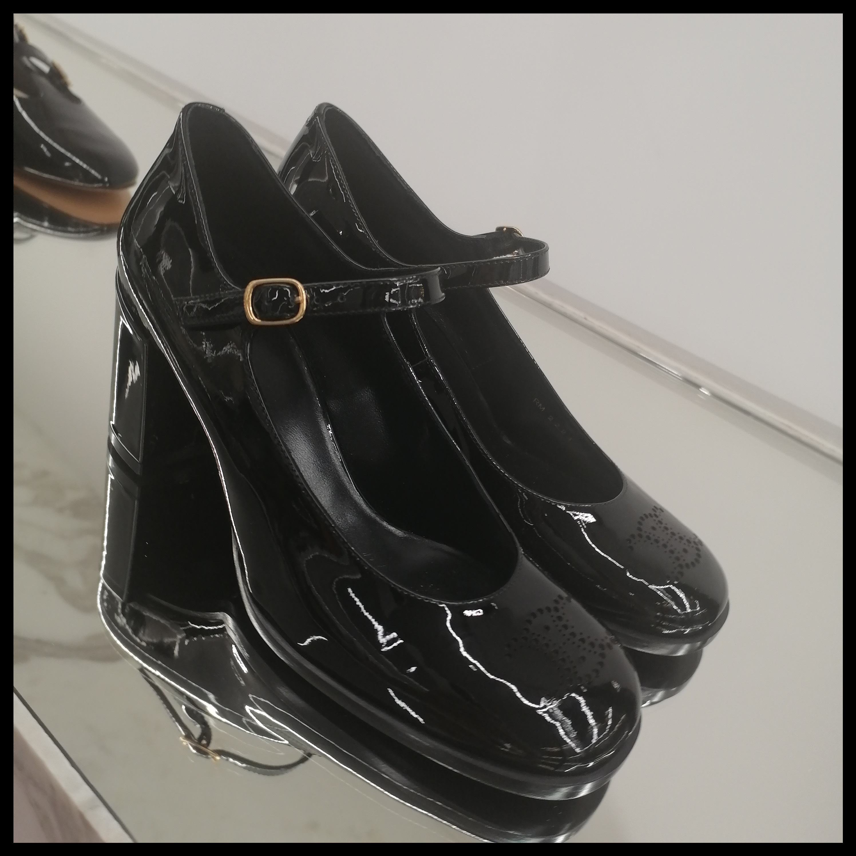 ◆CELINE◆リリー トリオンフ パーフォレイテッド ベビーズ