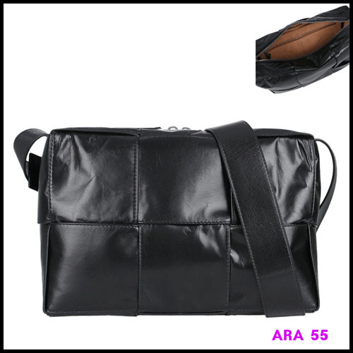 BOTTEGA VENETA正規品/送料関税込み Arco Camera Shoulder Bag