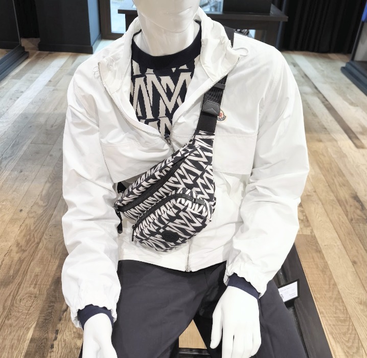 【MONCLER】24SS DURANCE ロゴパッチ ボディバッグ