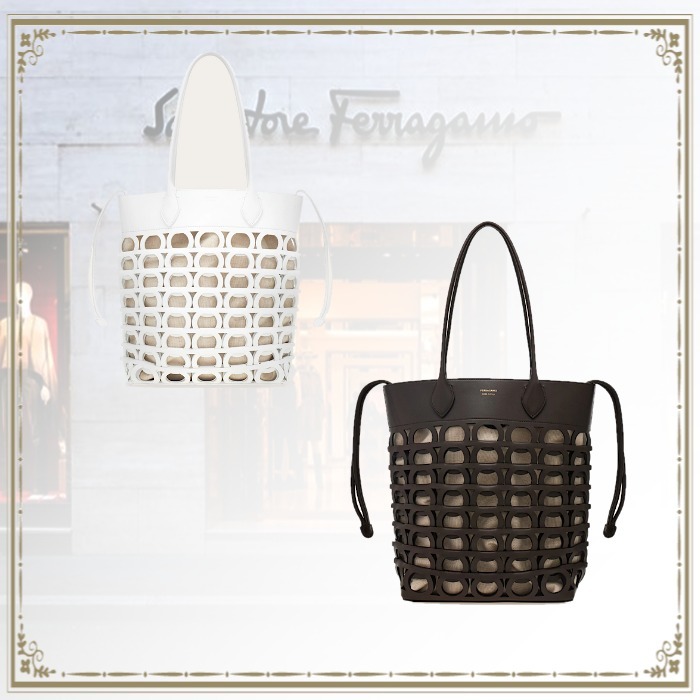 【★完売必至★】Salvatore Ferragamo ☆ トートバッグ