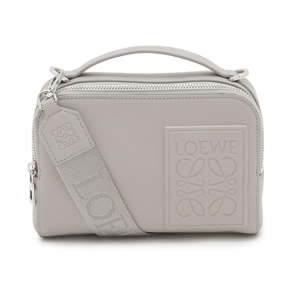 《大胆なロゴ》【LOEWE】ミニアナグラムレザーカメラバッグ
