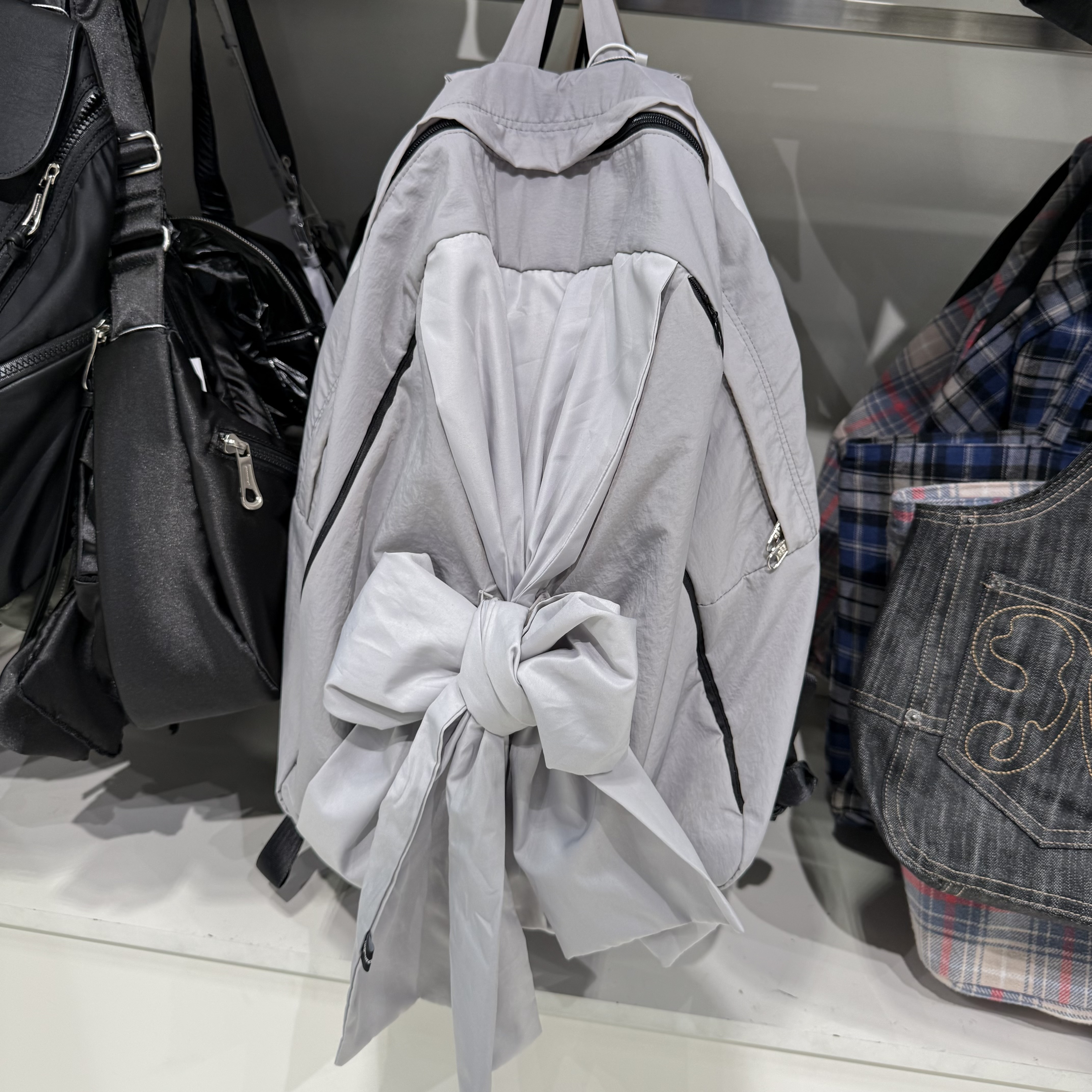● IUGAMAKARAS ● Knotted Backpack Nylon-Silver