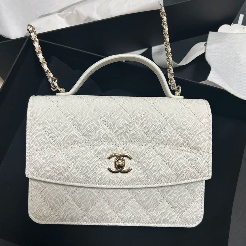 《CHANEL》チェーン クラッチ バッグ ラムスキン ホワイト 25C