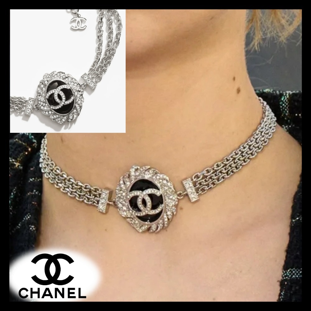 圧倒的存在感♡【CHANEL】チョーカー CCロゴ レジンメタル