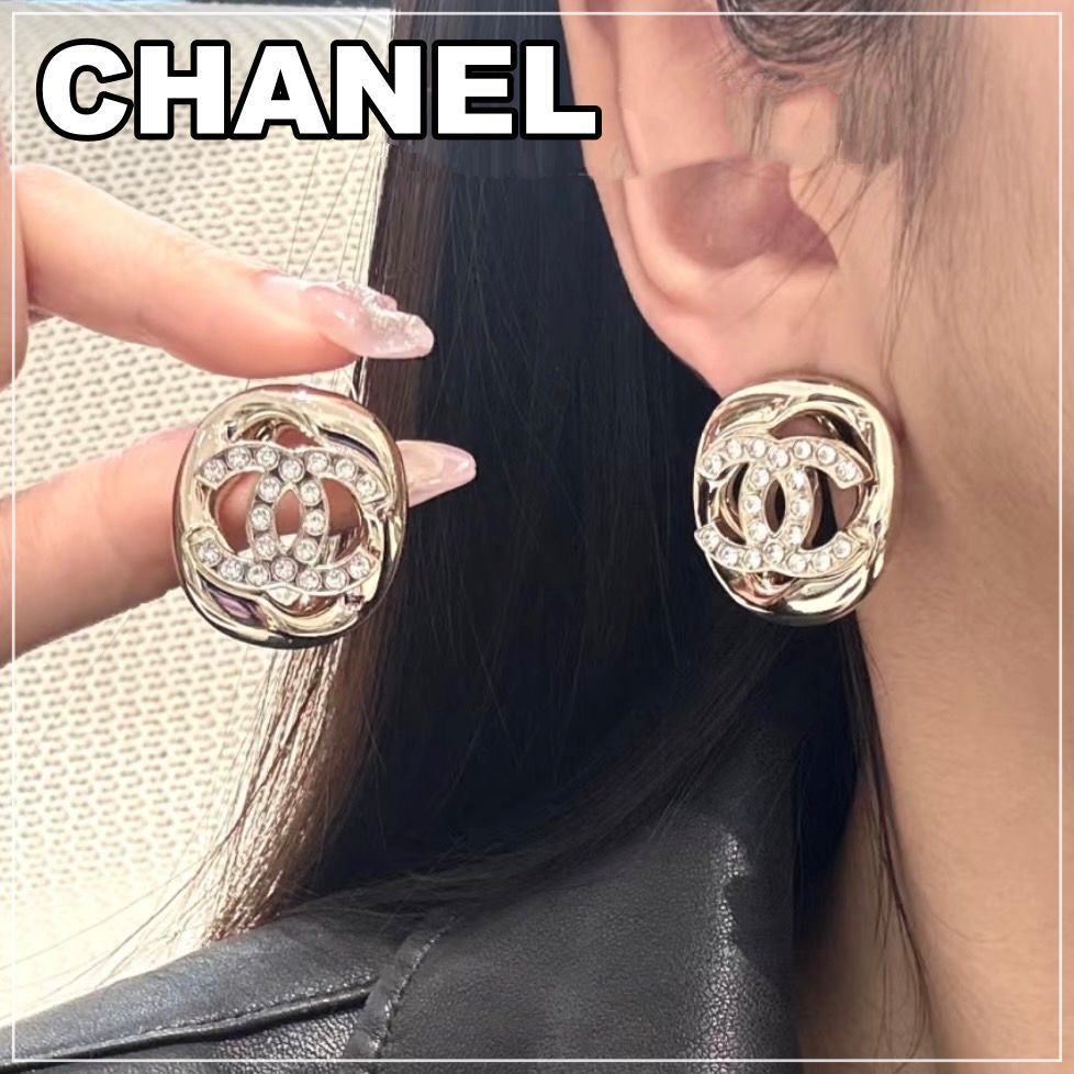CHANEL 25S《メタルの存在感がクール♪》ストラスCCピアス GD
