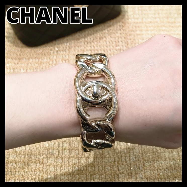 《エレガントに輝く！》CHANEL バングル CCロゴ