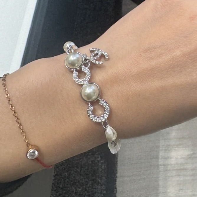 《目を惹くCOCOデザイン♪》CHANEL ブレスレット CCロゴ