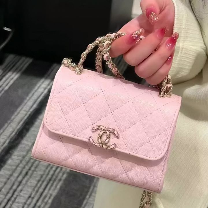 《日常にときめきを》CHANEL チェーン クラッチバッグ