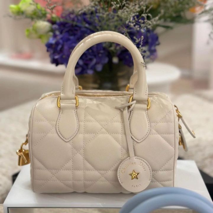 《可愛さと気品が溢れる》DIOR Groove20 バッグ スモール