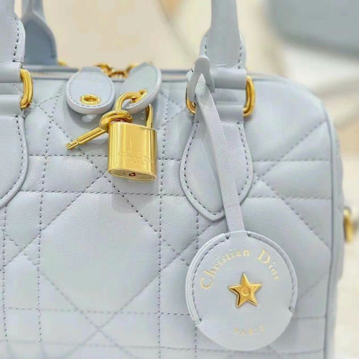《可愛さと気品が溢れる》DIOR Groove20 バッグ スモール