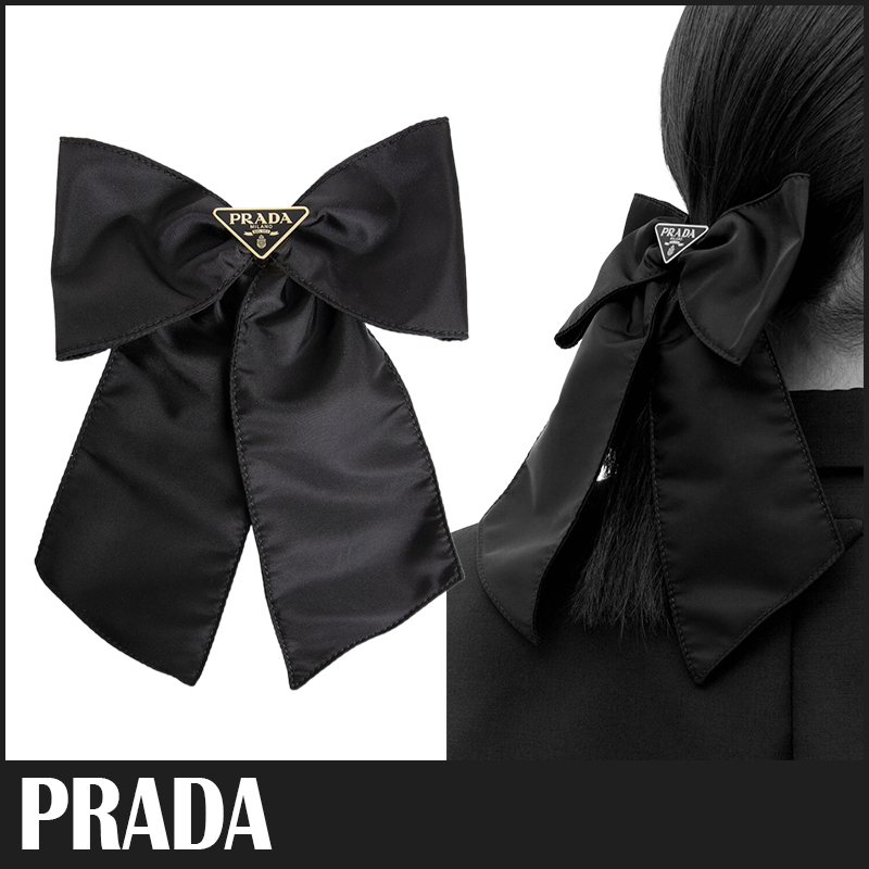 ☆送料関税込☆PRADA トライアングルロゴ Re-Nylon ヘアクリップ