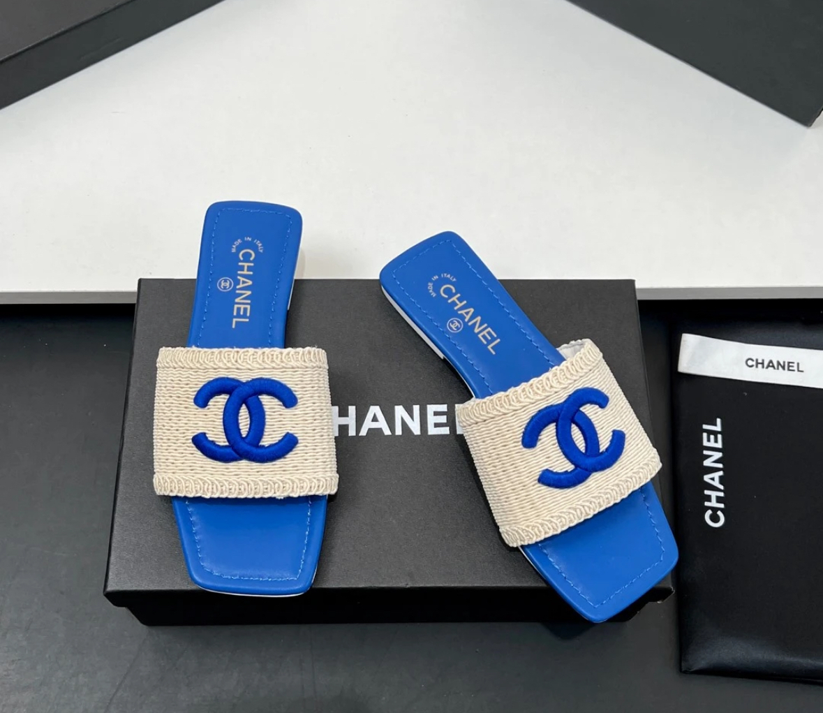 《CHANEL》25S新作 サンダル カラフル CCロゴ ローヒール