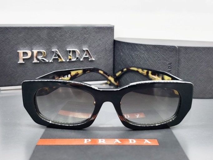 PRADA●ブランドレトロ感性 サングラス SPRB05-F