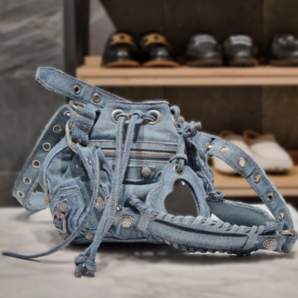 直営店‐BALENCIAGA‐ 最終SALE! Le Cagole XS デニム バッグ