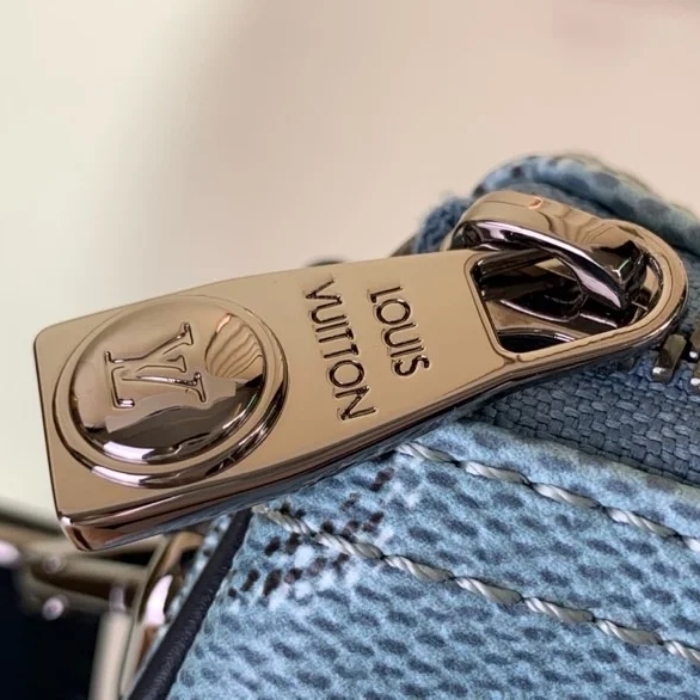 《LVロゴ》Louis Vuitton キーポール バンドリエール 25