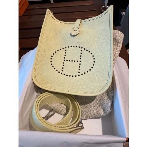 ◇お祝いに◇ HERMES (エルメス) 《エヴリン》TPM 16 ショルダー