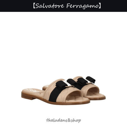 関税負担なし☆Salvatore Ferragamo フラットサンダル フラット FERRAGAMO(フェラガモ) サンダル・ミュール(レディース