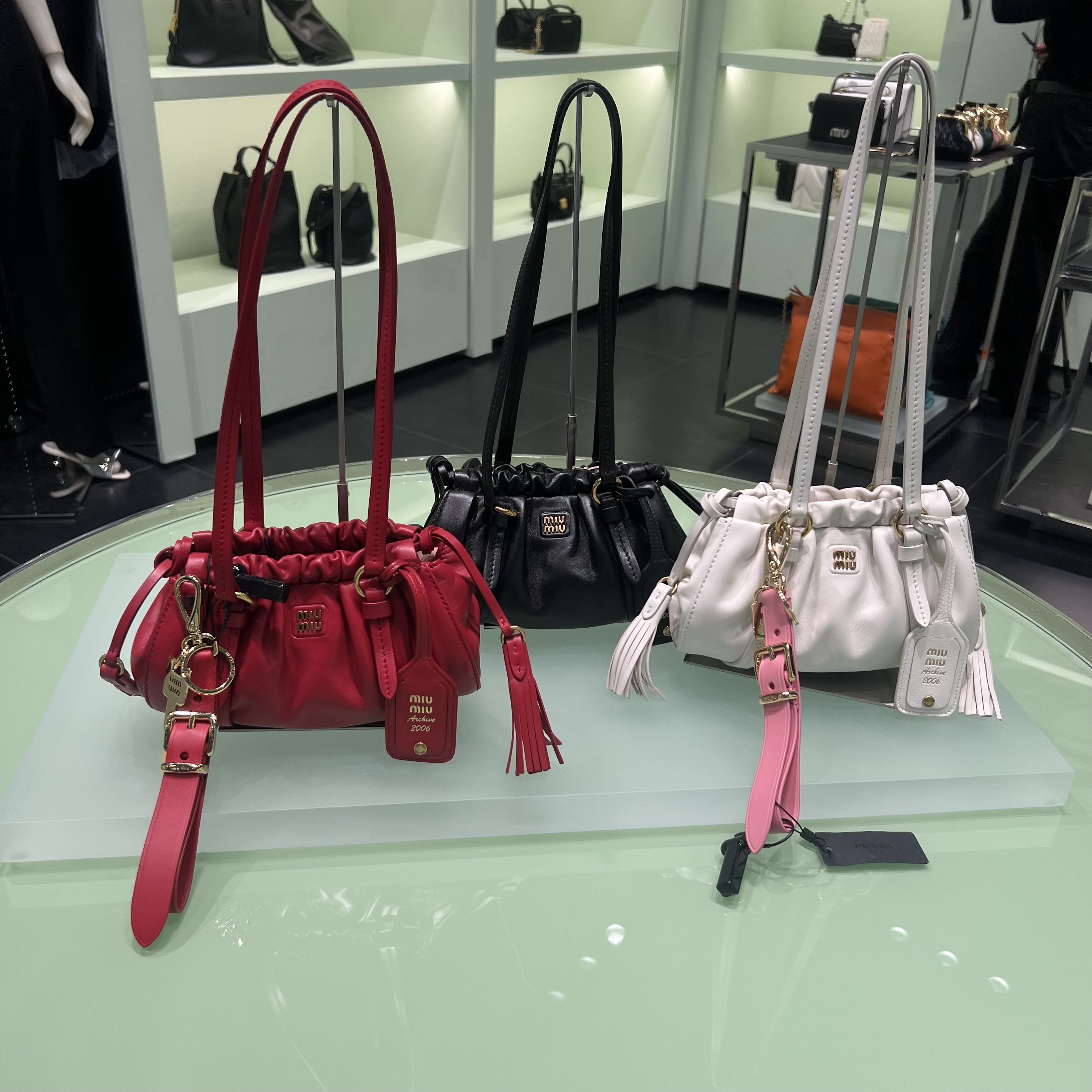【MIUMIU】セール！JOIE MINI レザー ショルダーバッグ 5BP089
