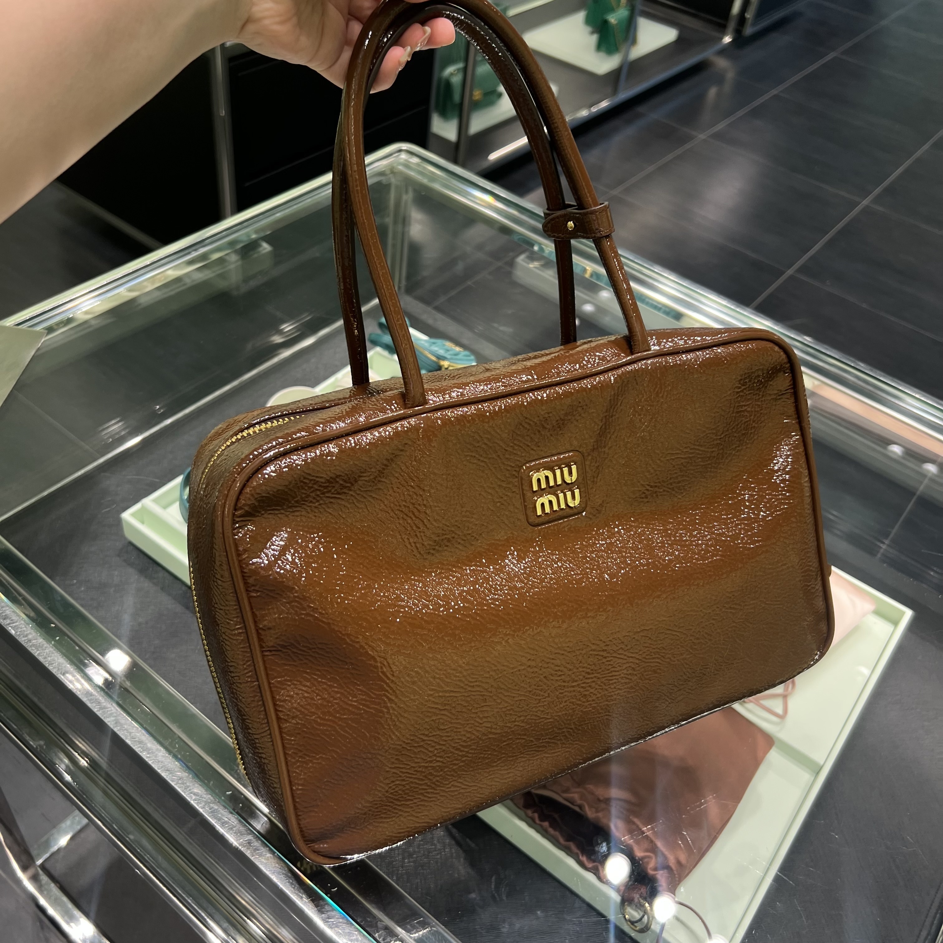 【MIUMIU】セール！レザー ボー ショルダーバッグ 5BB117