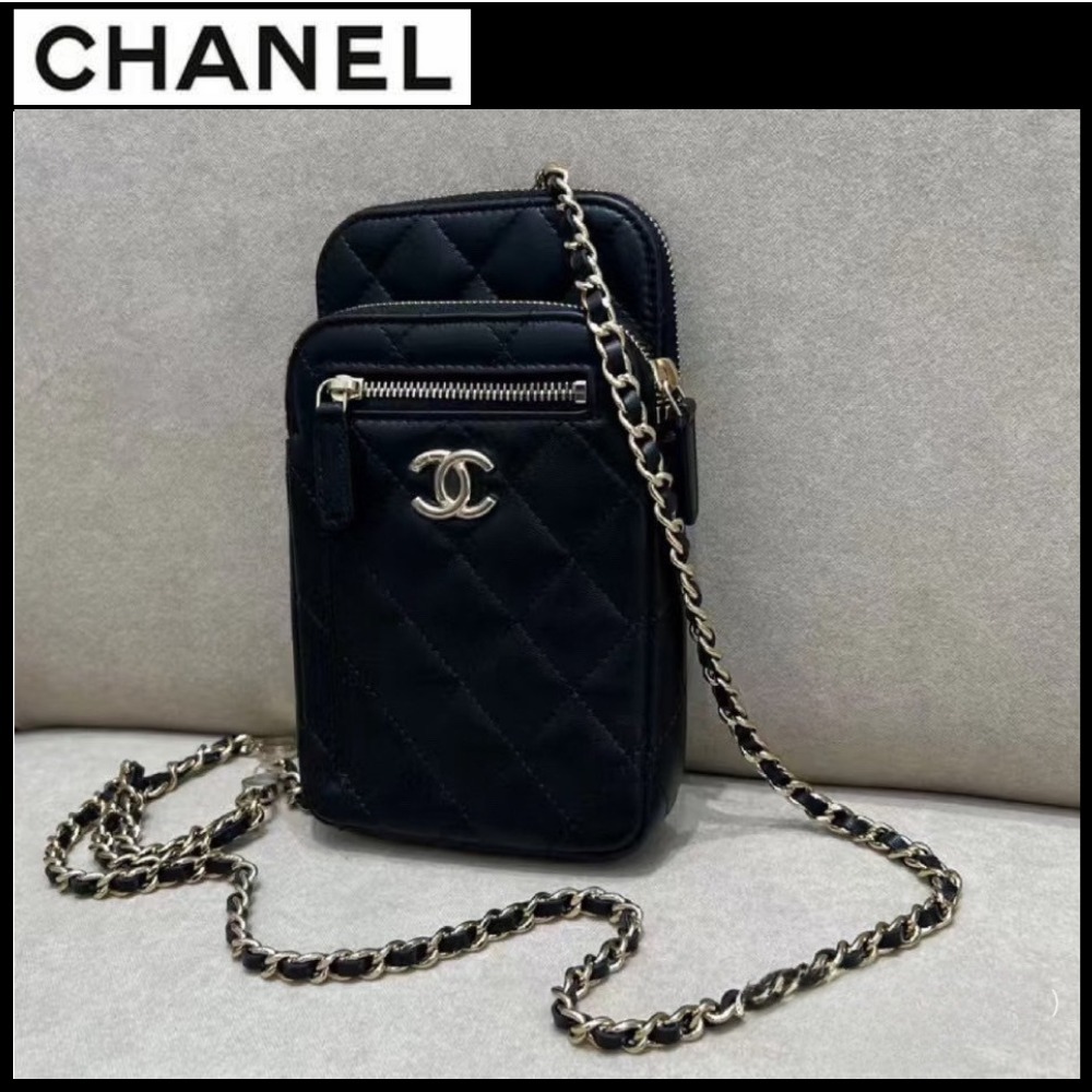 時代を超える美【CHANEL】スマホケース