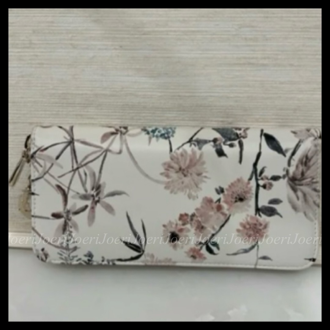 【花柄がワンポイント♪】Dior Lady Dior Voyageur ウォレット