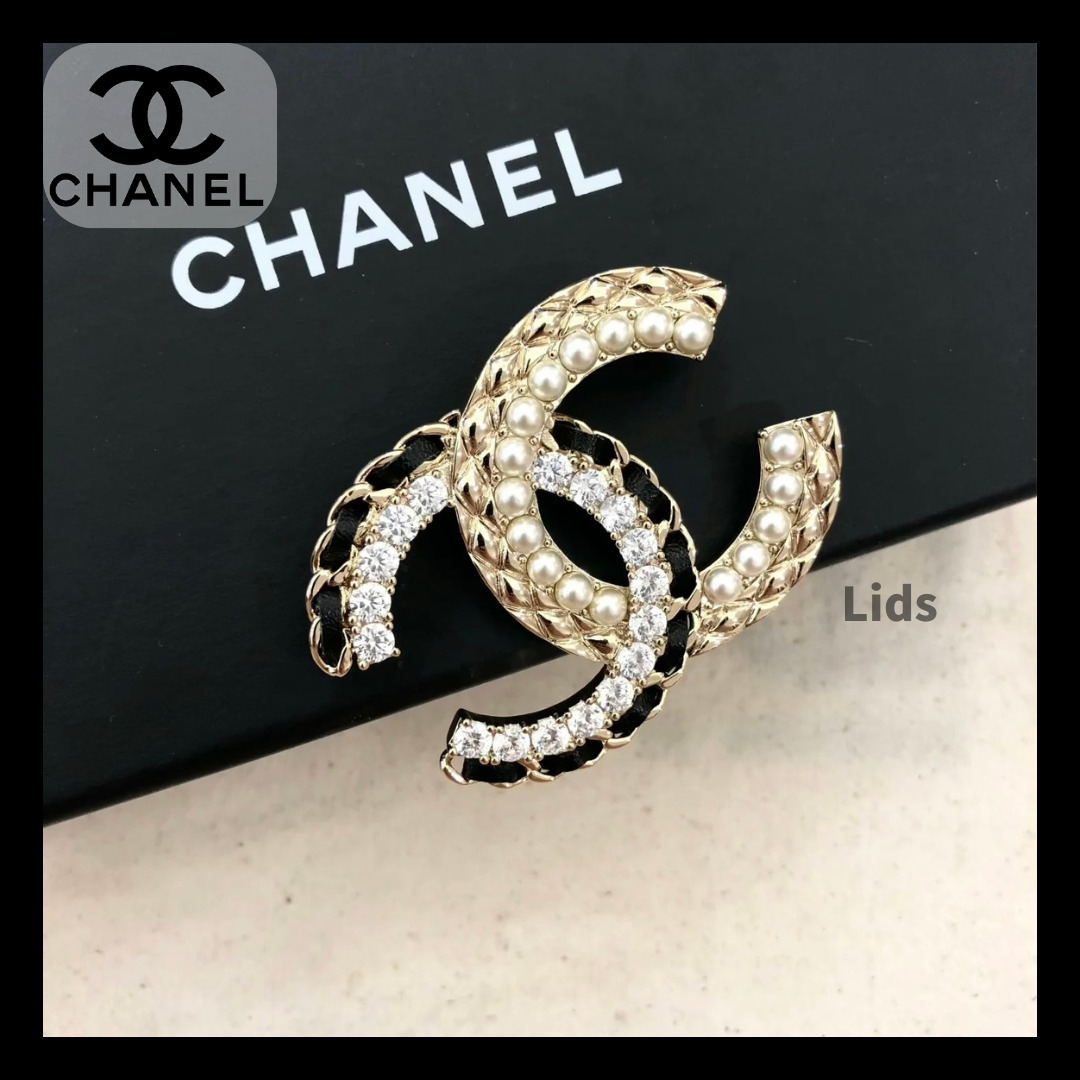 【優美なディテール/胸元に添える大人の品格】CHANEL ブローチ