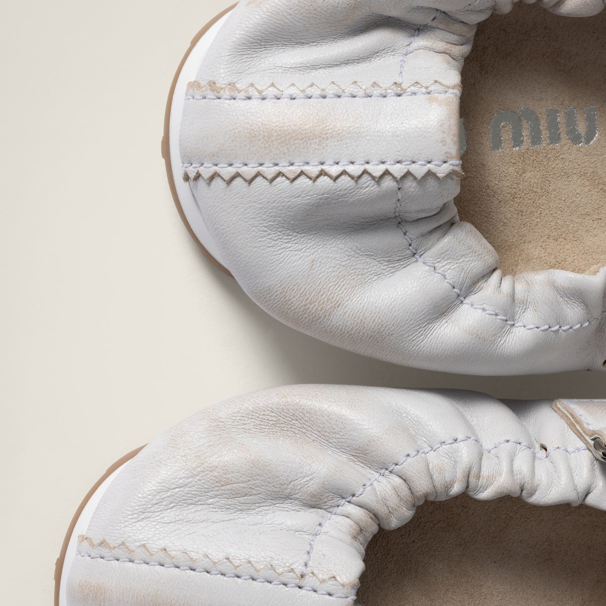 《華やかな気品》【MiuMiu】ナッパレザーバレリーナ