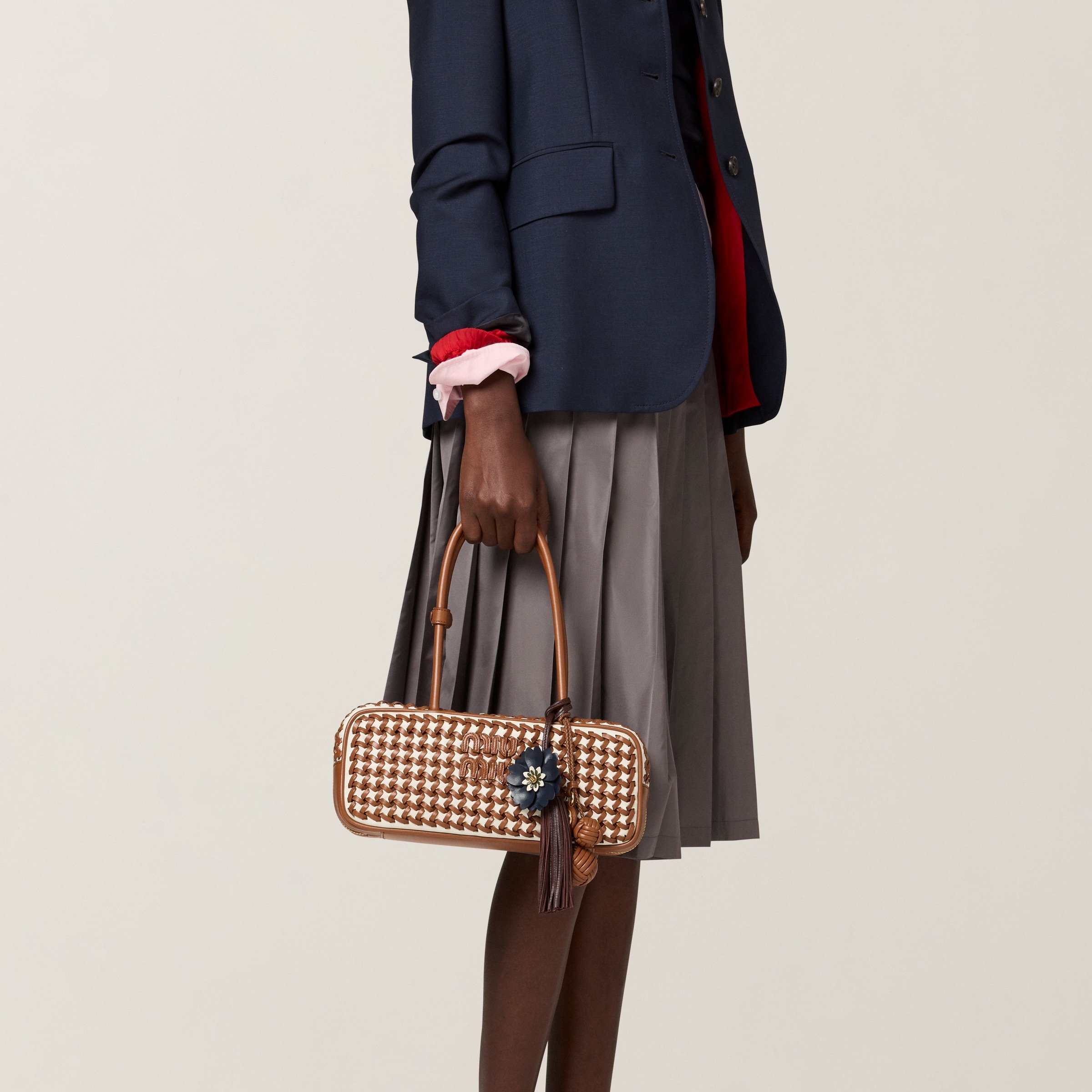 《上質な質感》【MiuMiu】テクニカルシルクスカート