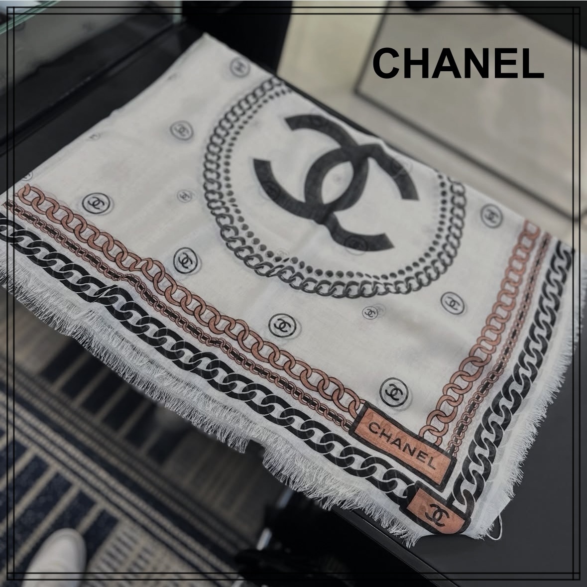 大人可愛い【CHANEL】大人気 肌触りがいい CCロゴスカーフ