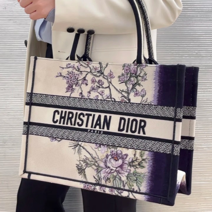 《毎日に上質を◎》Dior Book Tote バッグ ミディアム