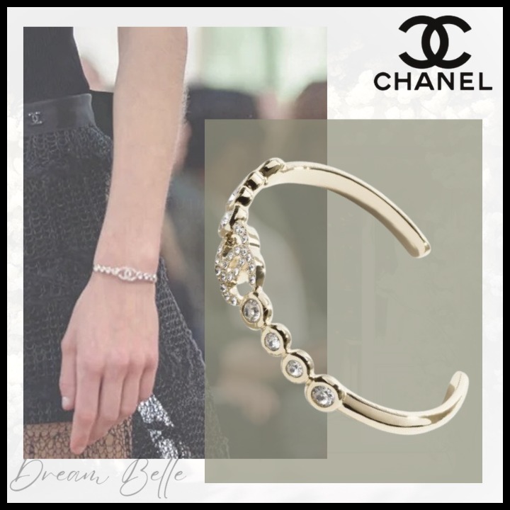 【ゴールド&クリスタルで華やかに】CHANEL バングル