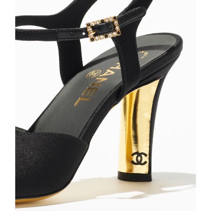 《ブラックで魅せる》CHANEL サンダル