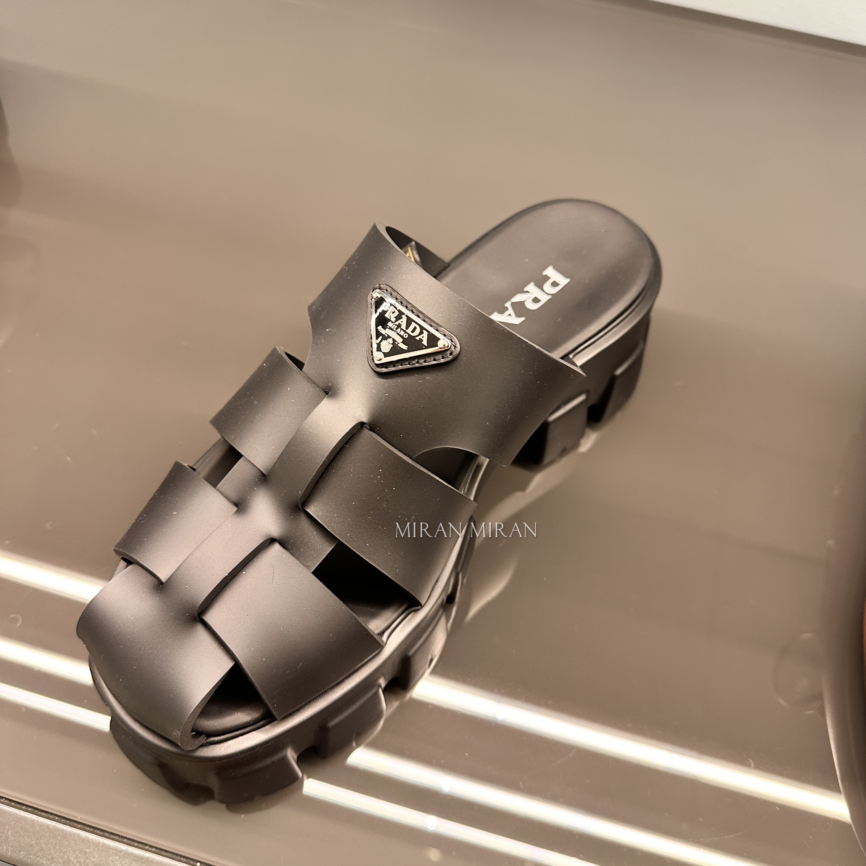 【PRADA】プラダ モノリス ラバー サンダル1XX751
