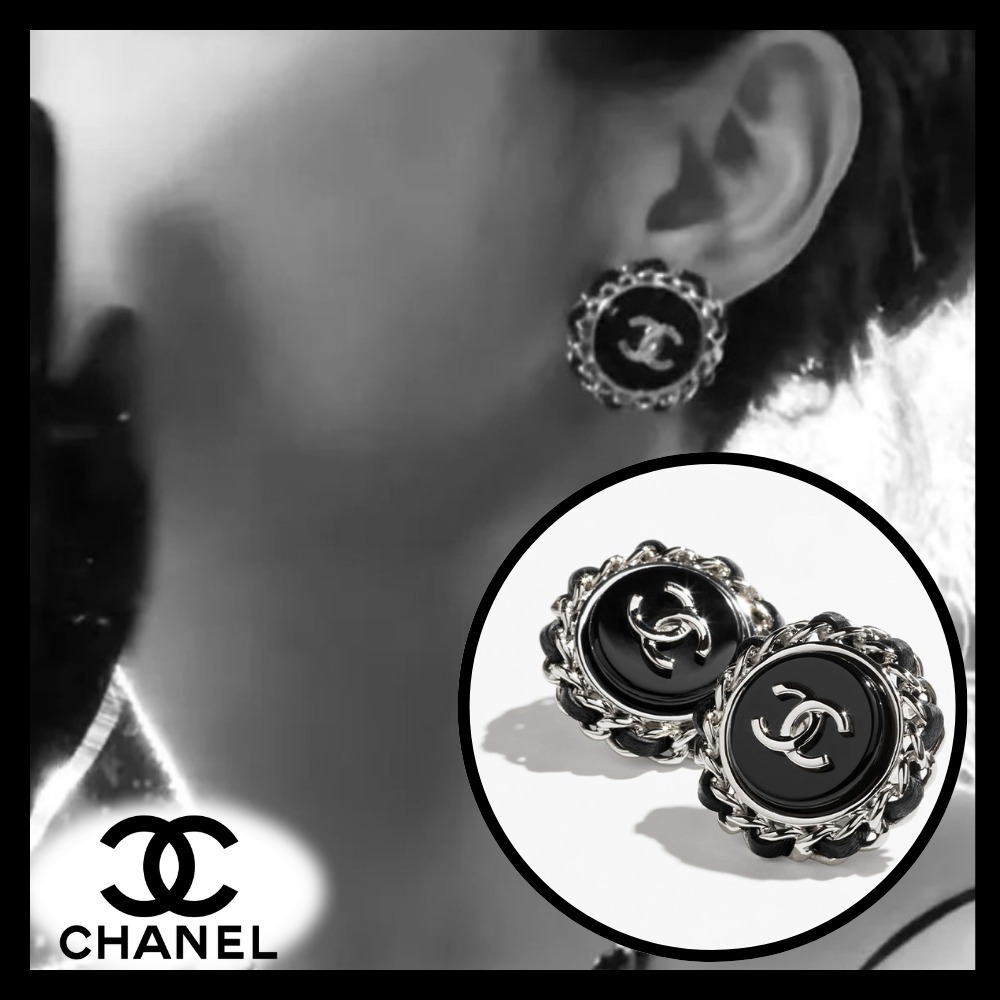 漆黒の中のCCロゴ♡【CHANEL】ラウンドピアス CCロゴ