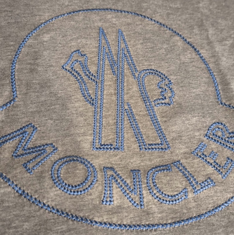【MONCLER】23SS マキシ刺繍ロゴ コットンTシャツ