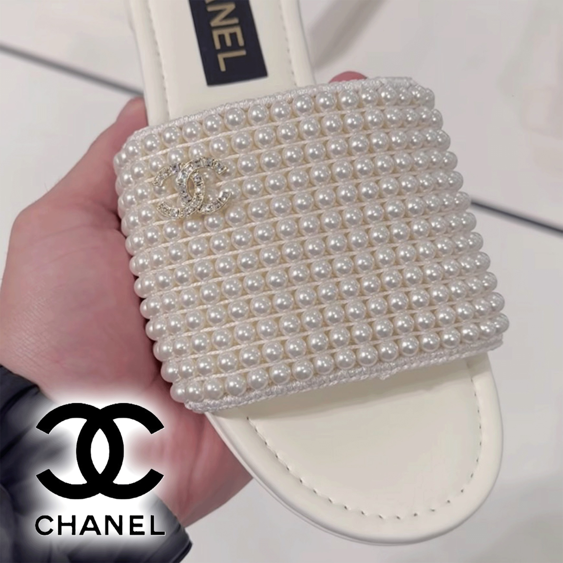 パールの輝きで品よく映える【CHANEL】フラットサンダル