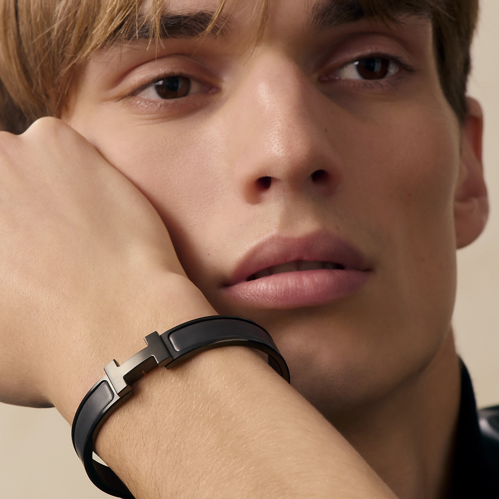 HERMES エナメルブレスレット 《クリックHH》 ソー・ブラック