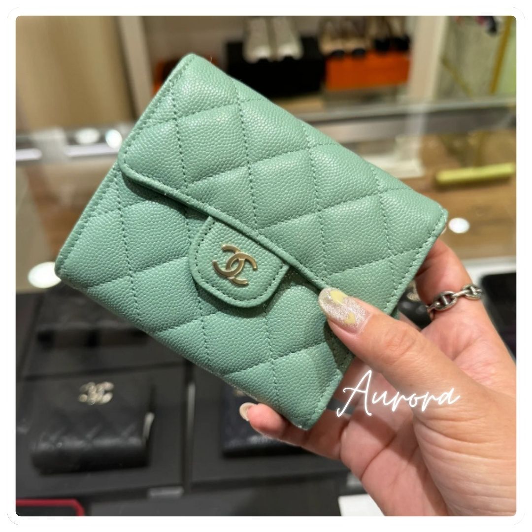 即完_グリーン×キャビア_CHANEL_三つ折り_財布_折り財布