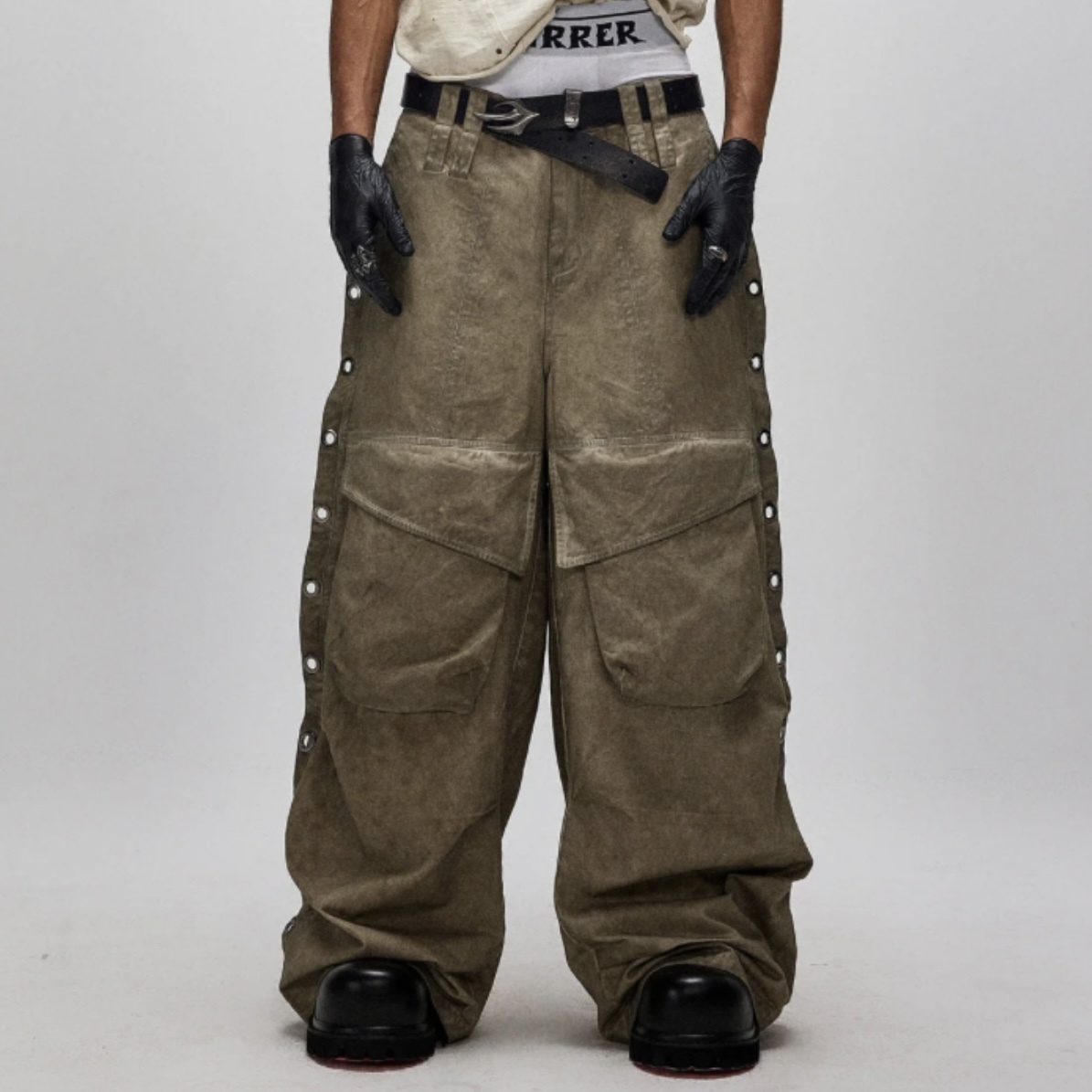 国内未入荷 FLYERRER - Distressed Eyelet-Side Big-Pocket