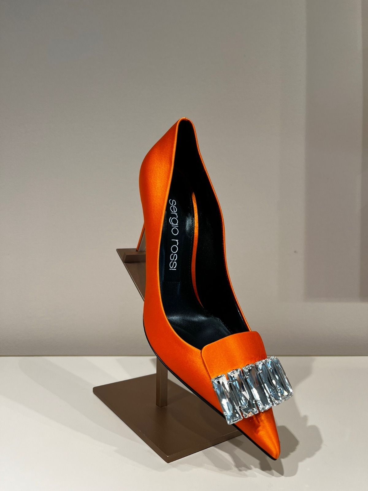 パンプス Sergio Rossi SR1 pump + pietre colore mandarine 90mm
