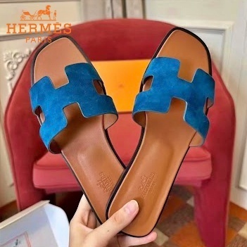 《夏に大活躍》HERMES サンダル オラン Oran エナメルブルー