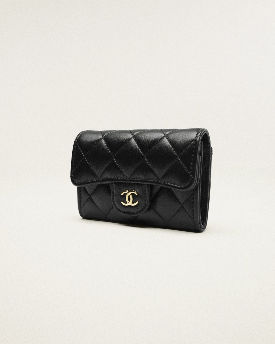 《CHANEL》クラシック フラップ カードケース ラムスキン 黒