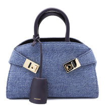 関税込 FERRAGAMO Hug ミニ ハンドバッグ ショルダーバッグ Hug handbag (XS) - Women | Ferragamo
