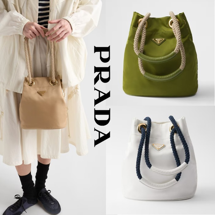 新作【PRADA】スモール Re-Nylon バケットバッグ、全3色