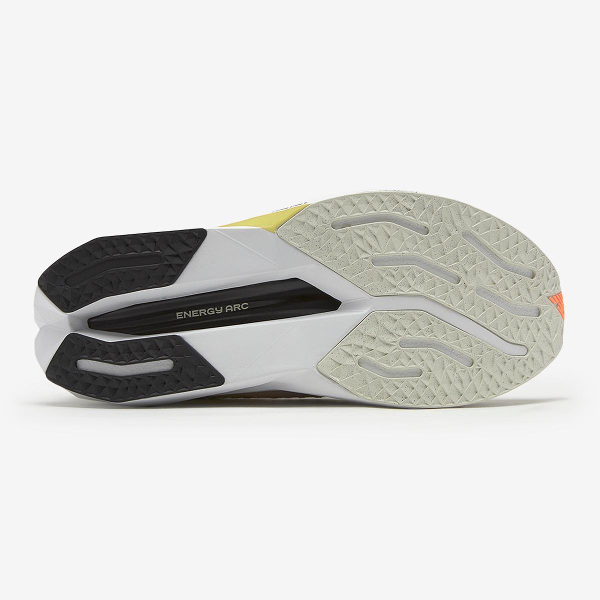 《☆レア☆》☆New Balance☆FuelCell SC Trainer V3 (D)☆Ivory