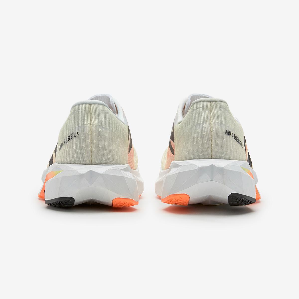 《☆超レア☆》☆New Balance☆Fue Cell Rebel V4 (D)☆Ivory
